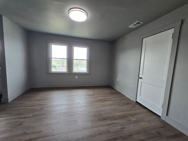 Building Photo - ver5725