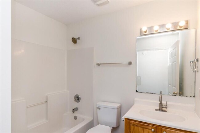 Building Photo - 9932 Magnolia Crest Ct