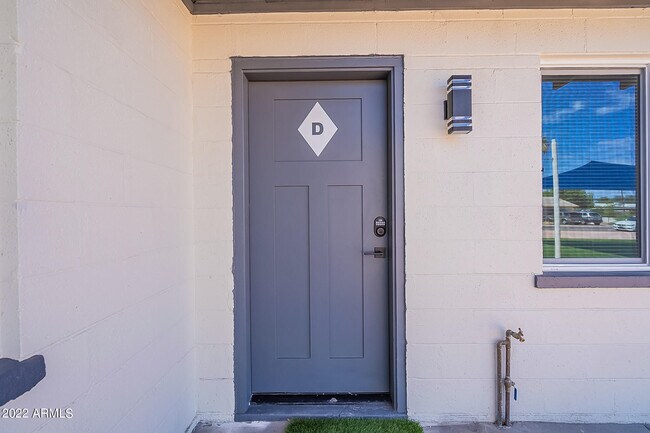 Building Photo - 37 E El Parque Dr