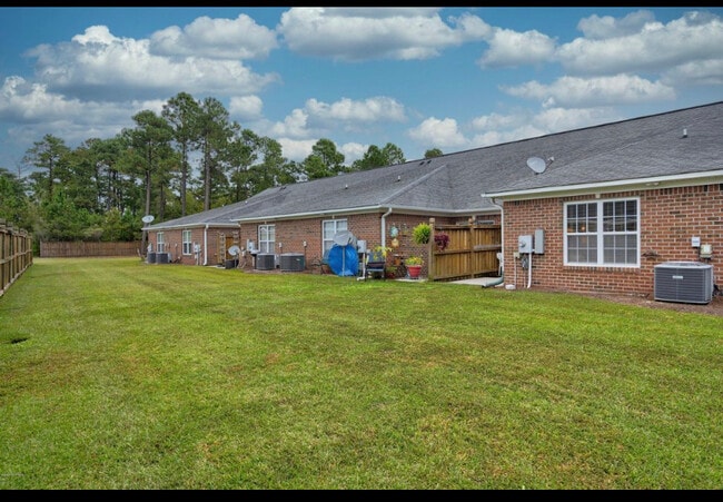 Building Photo - 1040 Bridgeport Way