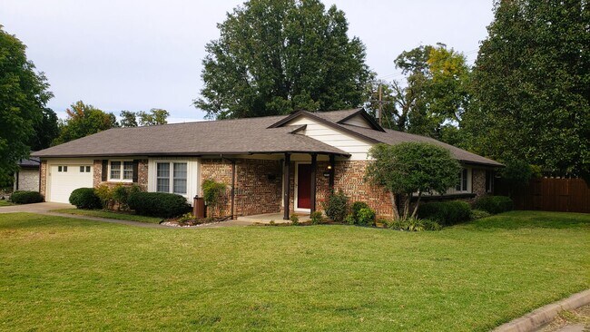 Corner lot on quiet cul-de-sac - 3945 E 60th St