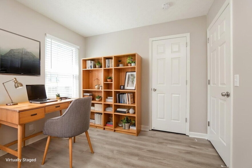 Building Photo - 3068 Chateau Valley Dr