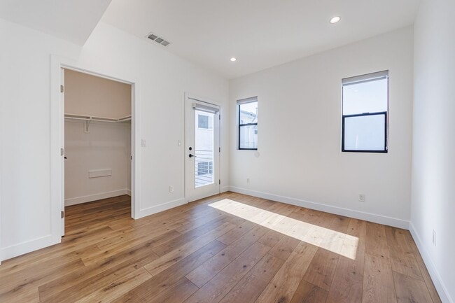 Building Photo - 705 Benton Wy