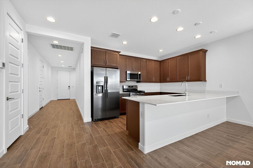 Building Photo - 8159 E Paloma Ave