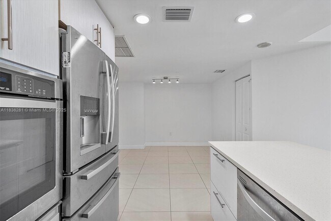 Building Photo - 1250 S Miami Ave