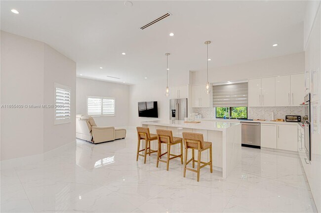 Building Photo - 2521 SW 105th Ave