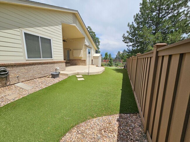 Building Photo - Castle Pines Fabulous 5 Bedroom Oasis Avai...