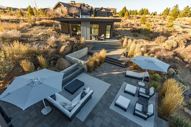 Building Photo - Contemporary Fully Furnished Four Bed Four Bath Masterpiece in Tetherow