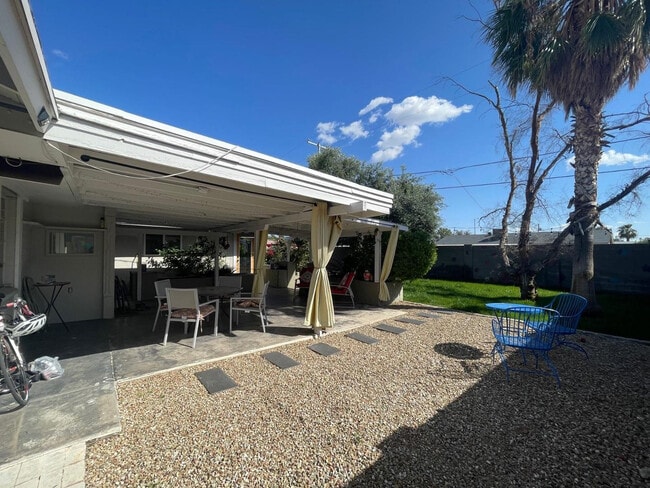 Building Photo - 843 E Butler Dr