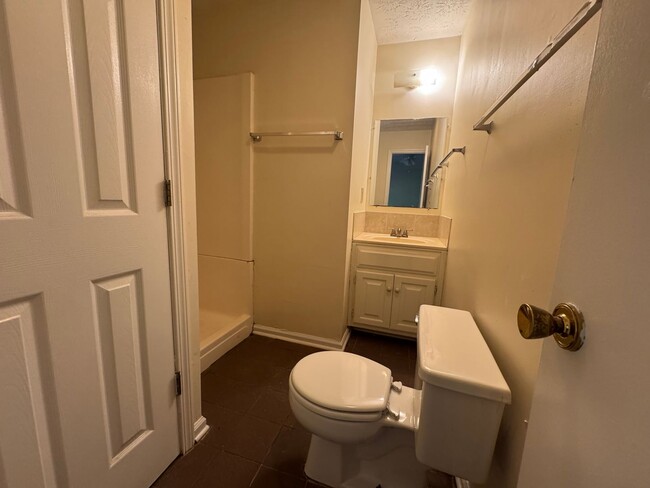 Building Photo - 505 Chateau Dr SE