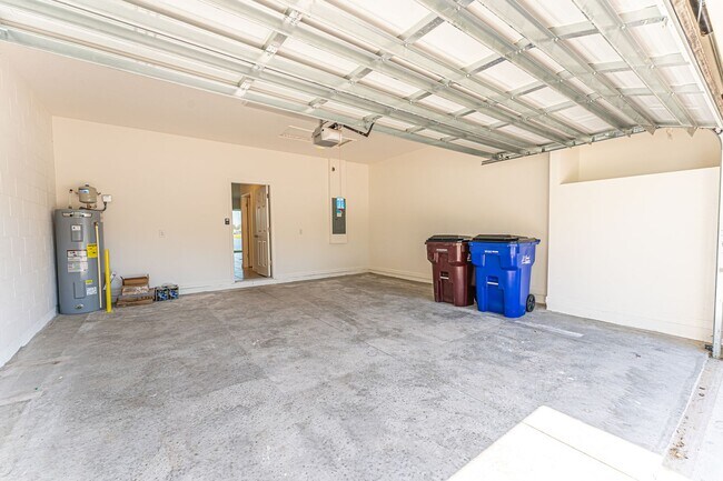 Building Photo - 5895 Vision Rd