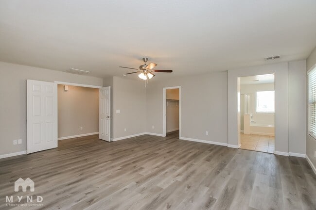 Building Photo - 4079 E Devon Dr