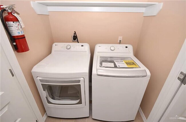 Building Photo - 23 West Dr