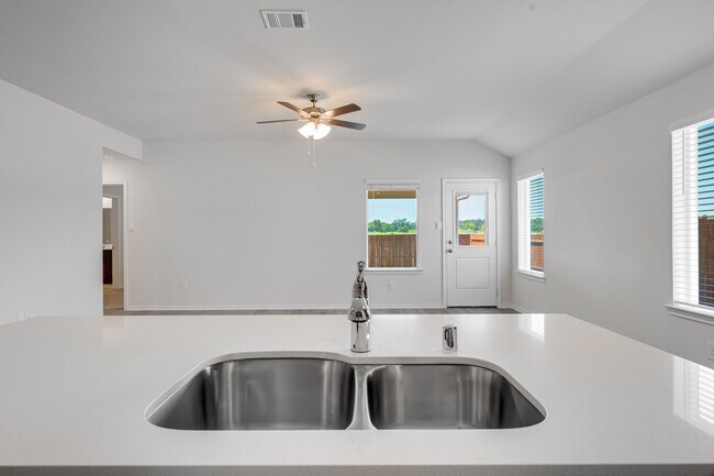 Building Photo - 6077 Freedom Dr