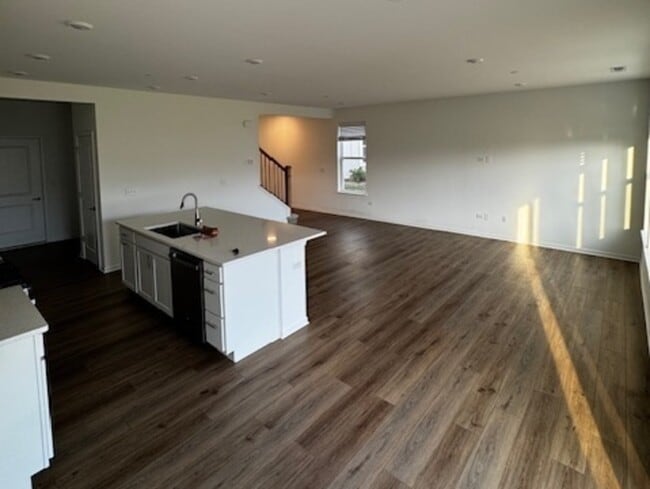 Building Photo - 12077 Jordi Rd