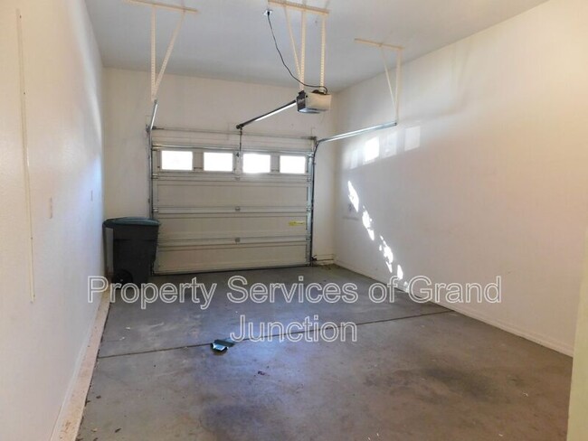 Building Photo - 566 1/2 Garden Grove Court