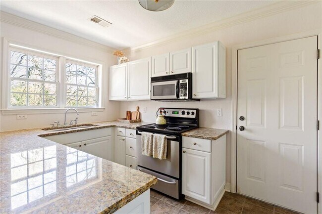 Building Photo - 115 Peachtree Memorial Dr NW