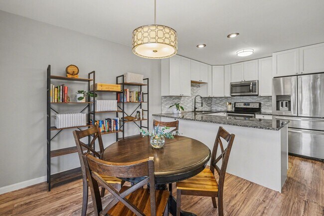 Building Photo - Updated 3-Bedroom Condo Near Downtown Fort Collins!