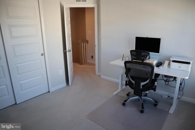 Building Photo - 585 Cross Chase Dr