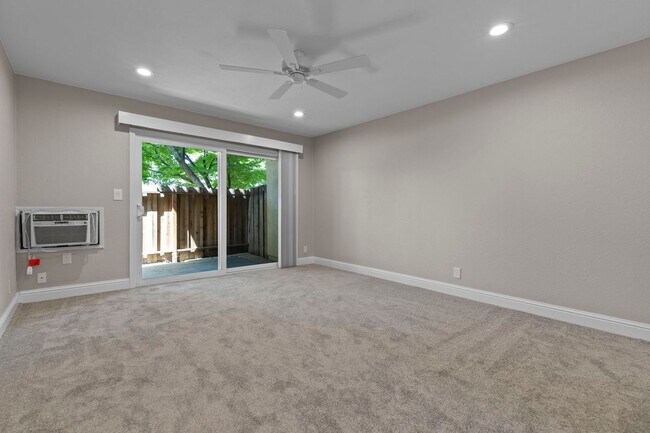 Building Photo - 975 Murrieta Blvd