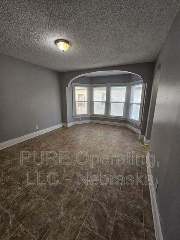 Building Photo - 810 E Erie St