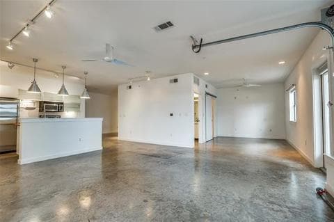 Building Photo - 1111 S Akard-2242