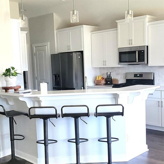 Building Photo - 821 Hedgefield Way