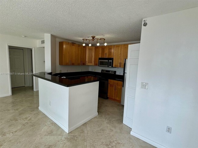 Building Photo - 19999 E Country Club Dr