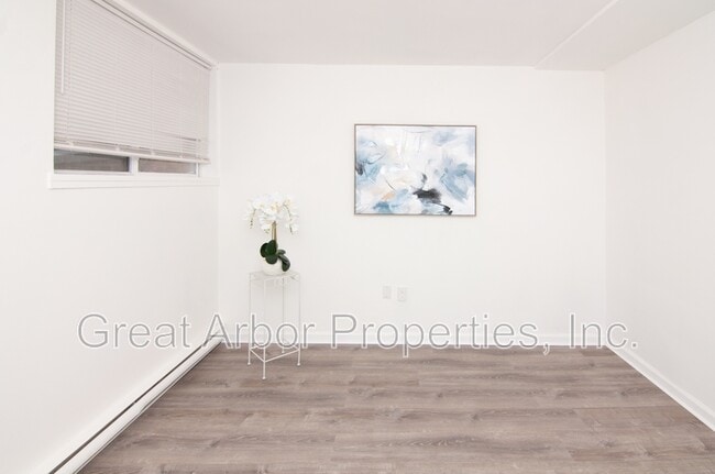 Building Photo - 4194 Packard St