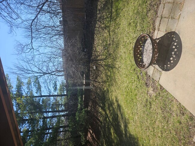 Building Photo - 687 Rosner Dr