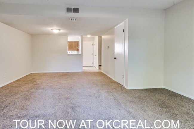 Building Photo - 1223 Lakecrest Dr