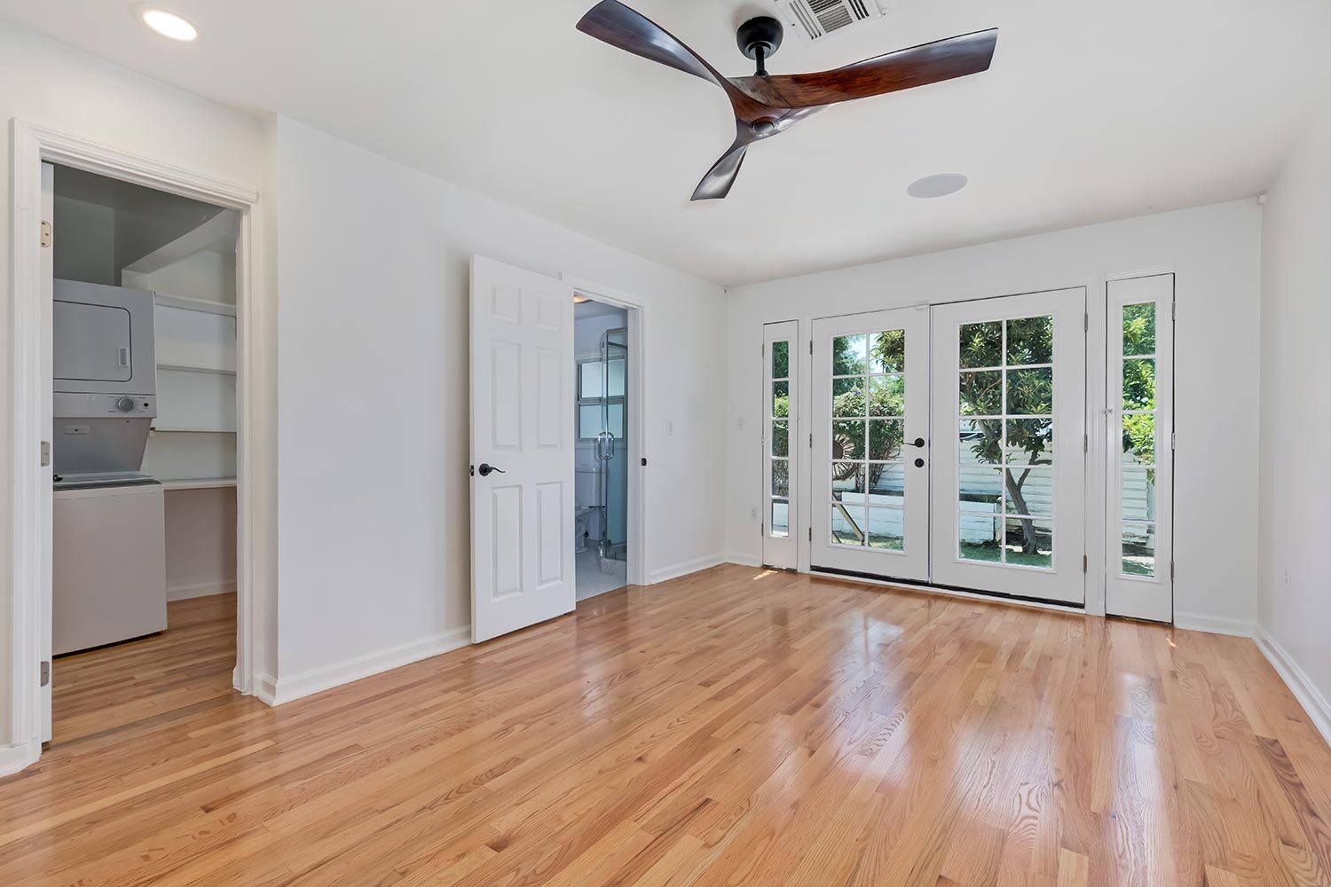 Primary w walk-in - 8978 Norma Pl