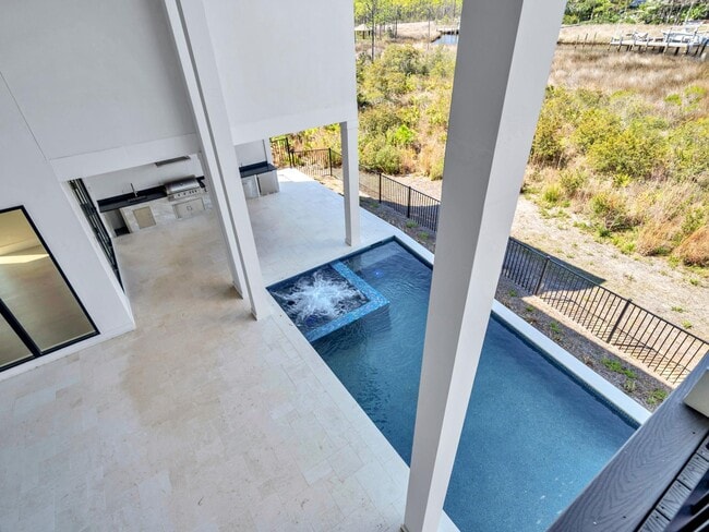 Building Photo - 330 Kelly Plantation Dr