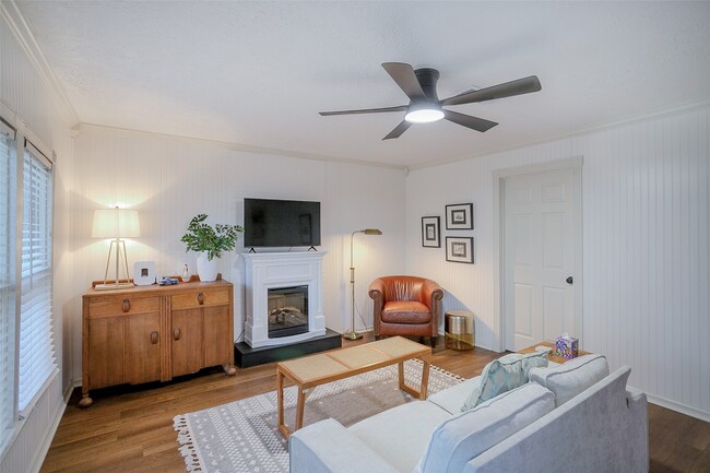 Building Photo - 212 E Yell St