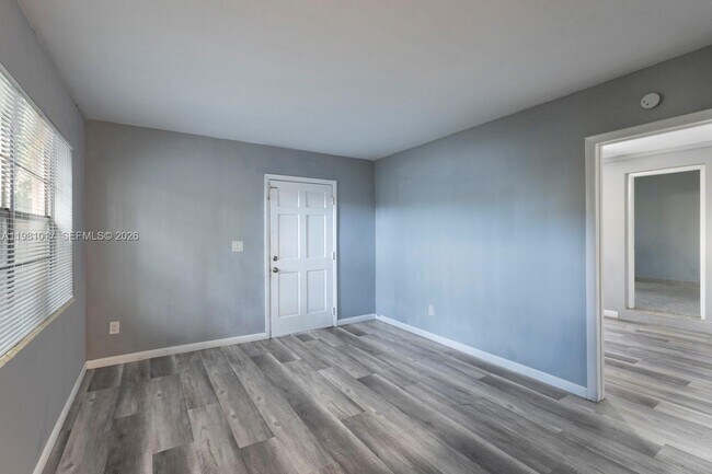 Building Photo - 101 SW 24th Ave