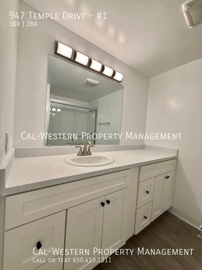 Building Photo - 947 Temple Dr