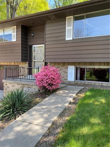 Building Photo - 214 Maplewood Dr