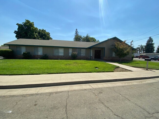 Primary Photo - Charming Home for rent in Exeter, Ca