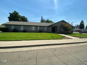 Building Photo - Charming Home for rent in Exeter, Ca