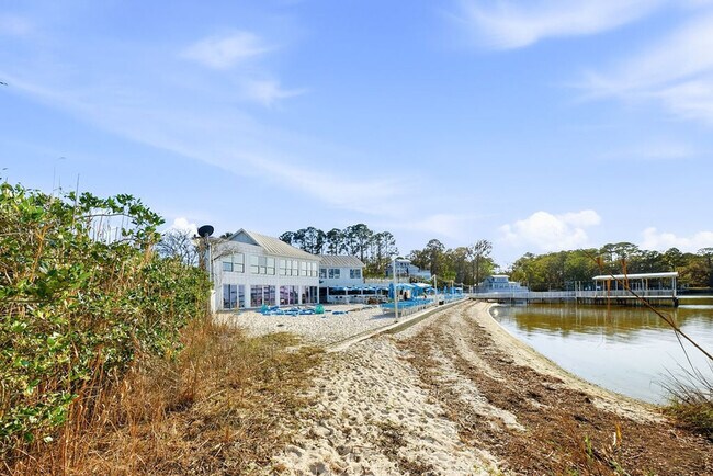 Building Photo - 38 Blue Eden Lp