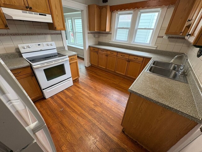 Building Photo - 3441 W 95th St