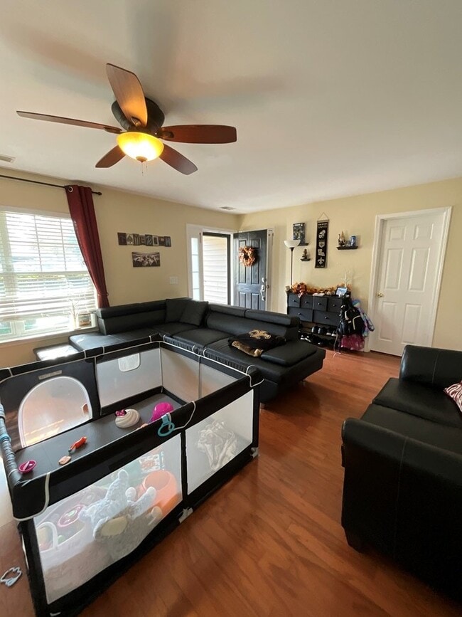 Building Photo - Convenient to Savannah and the new Hyundai Plant