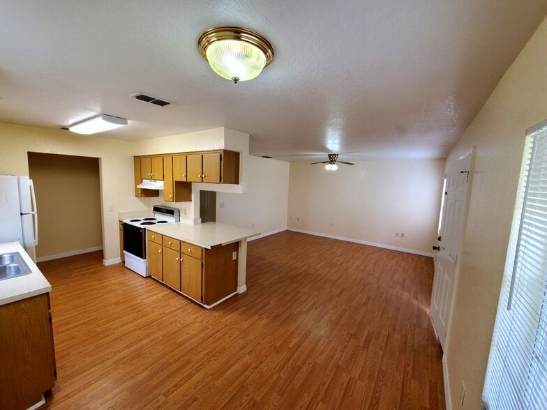 Building Photo - 1022 Church St