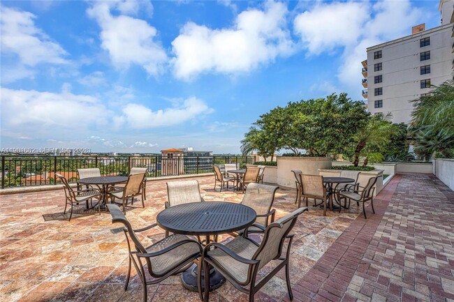 Building Photo - 888 Douglas Rd