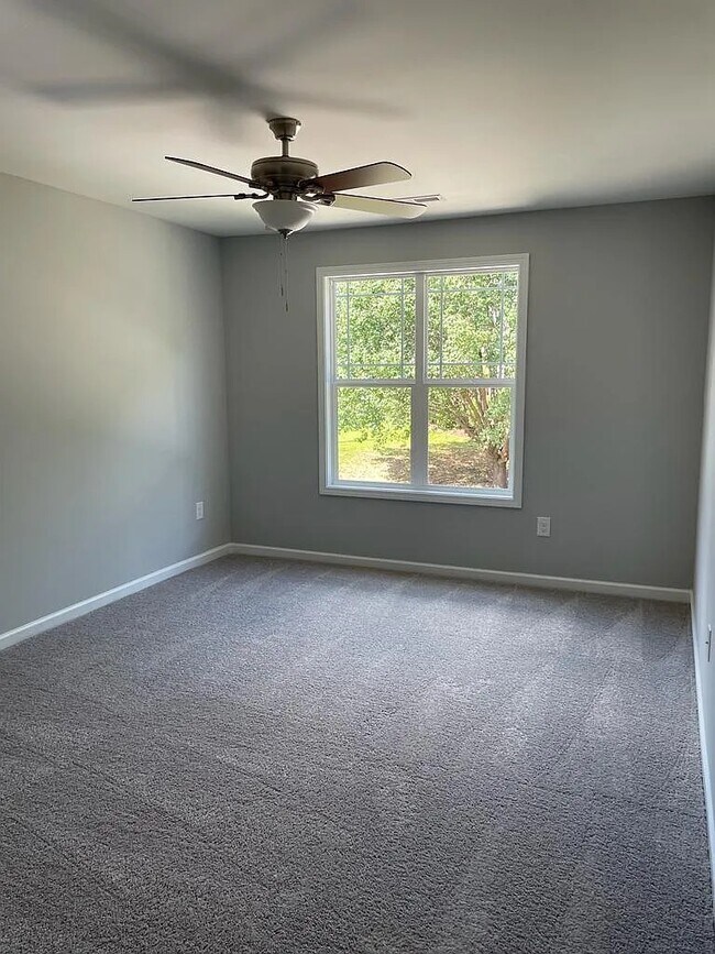 Building Photo - 103 Stewarts Knob Dr