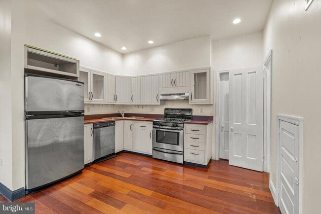 Building Photo - 3849 Terrace St
