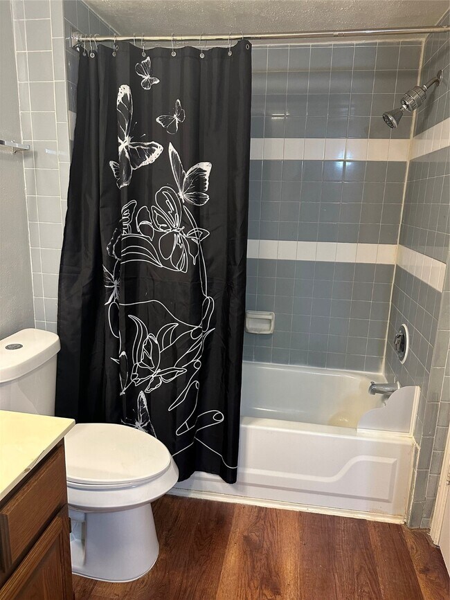 Building Photo - 200 Pecan Dr