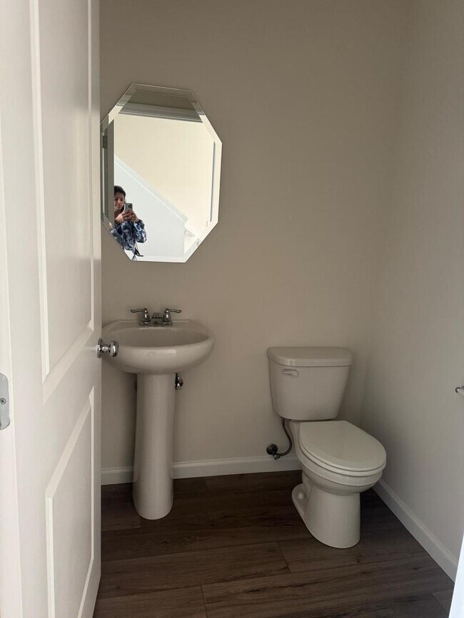 Building Photo - 5928 Hawkweed Dr