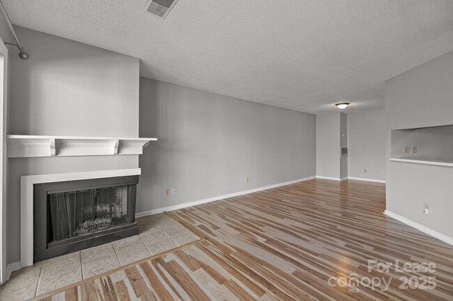 Building Photo - 2505 Stockbridge Dr