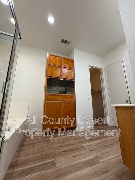 Building Photo - 74594 Moss Rose Dr